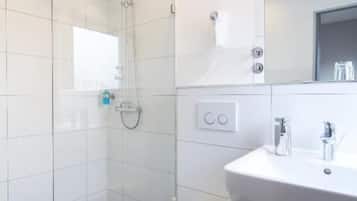 Economy Single Room | Bathroom | Shower, hair dryer, towels, soap