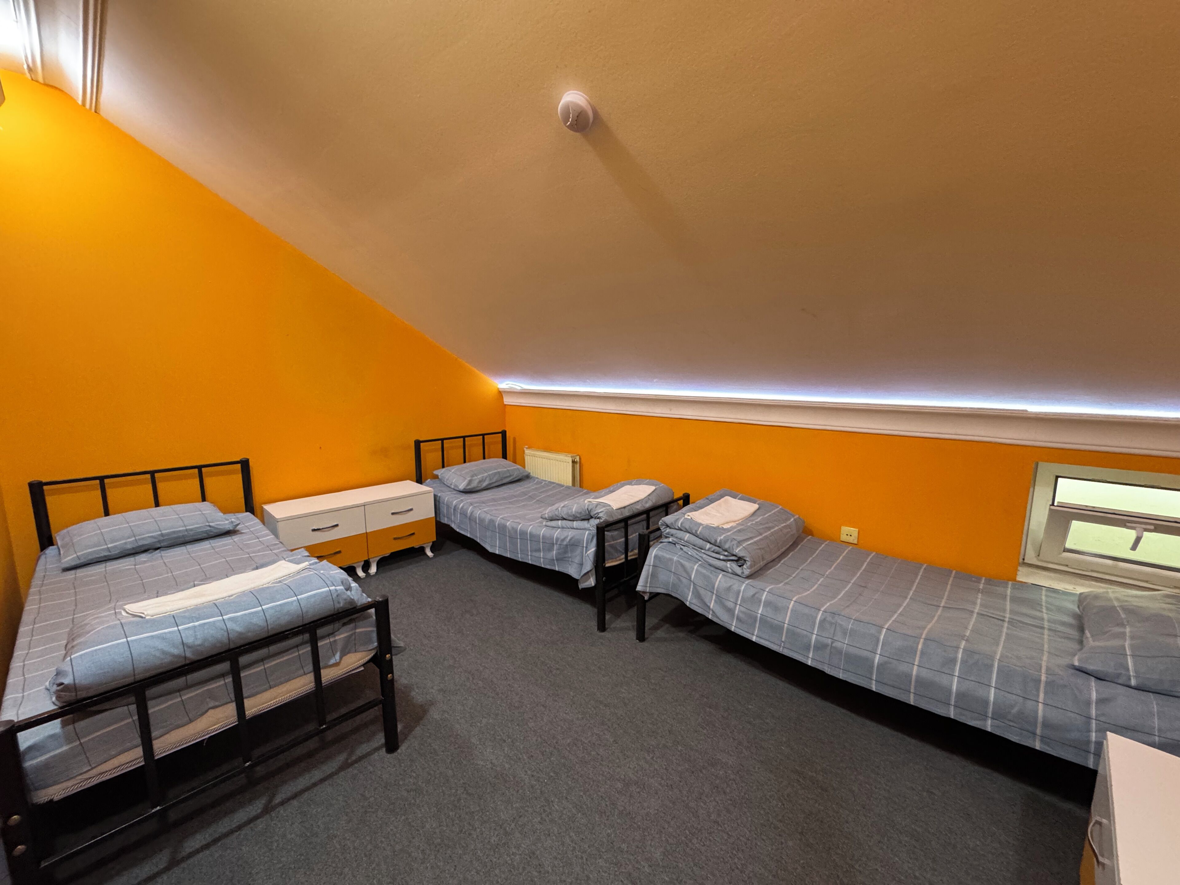 Iron/ironing board, free WiFi, bed sheets