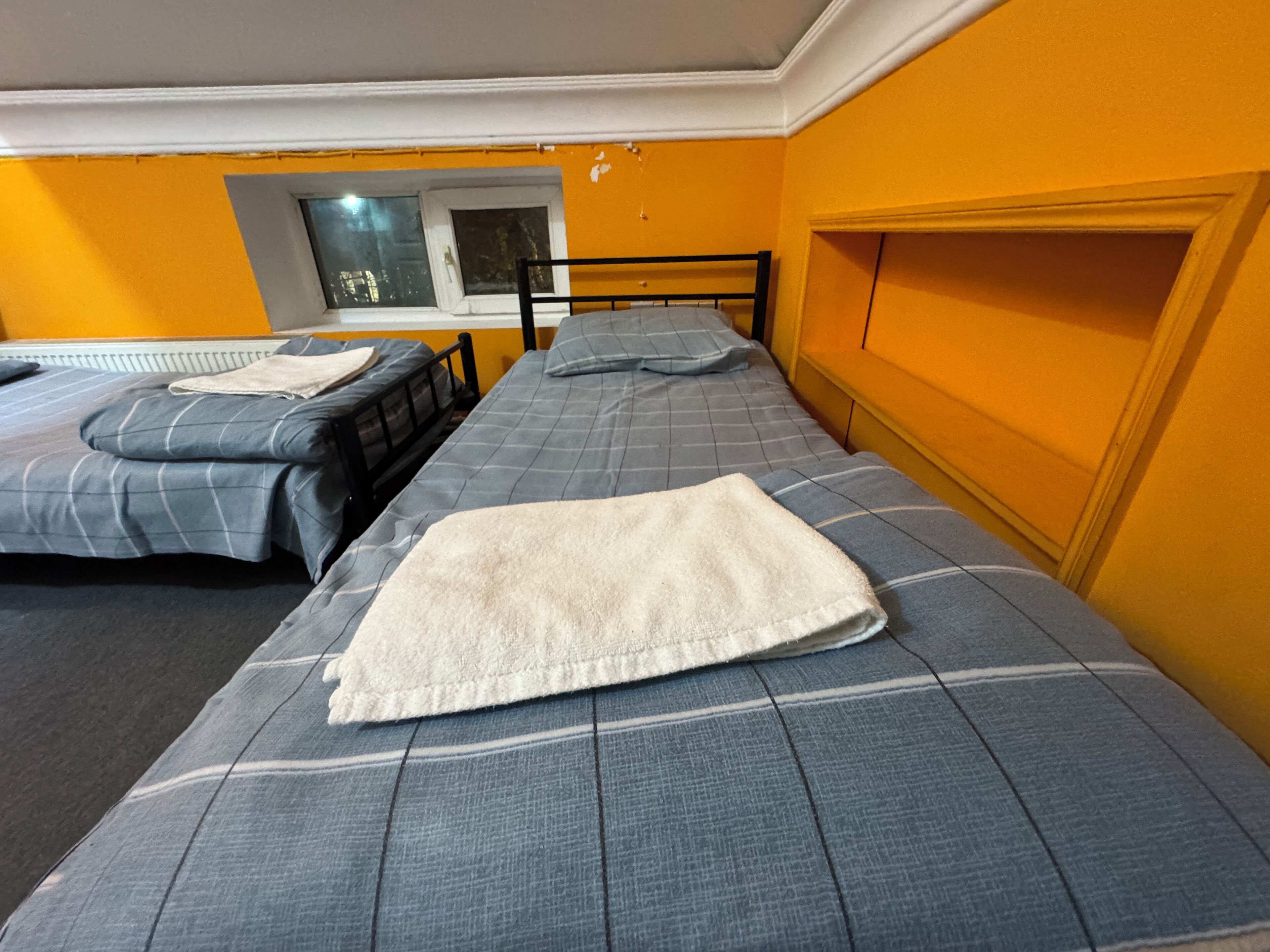 Iron/ironing board, free WiFi, bed sheets