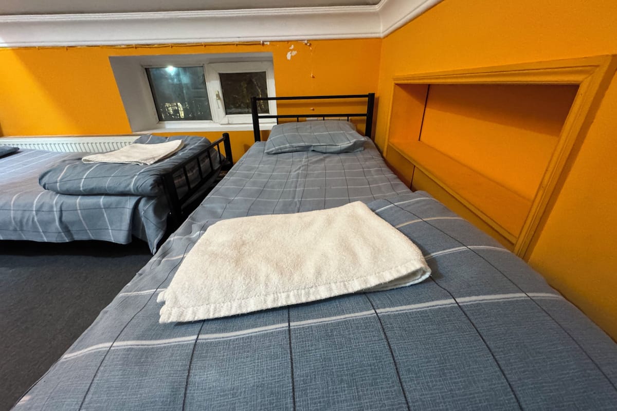 Fer et planche à repasser, Wi-Fi gratuit, draps fournis