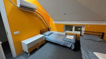 Basic Twin Room, 2 Twin Beds | Iron/ironing board, free WiFi