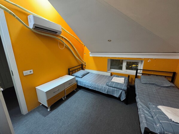 Basic Twin Room, 2 Single Beds | Iron/ironing board, free WiFi - Baku Smile Hostel (Baku)