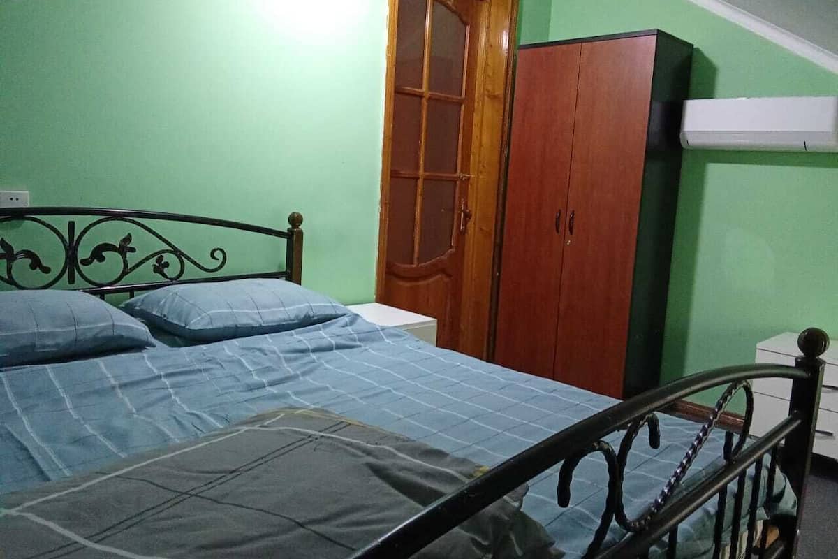 Fer et planche à repasser, Wi-Fi gratuit, draps fournis