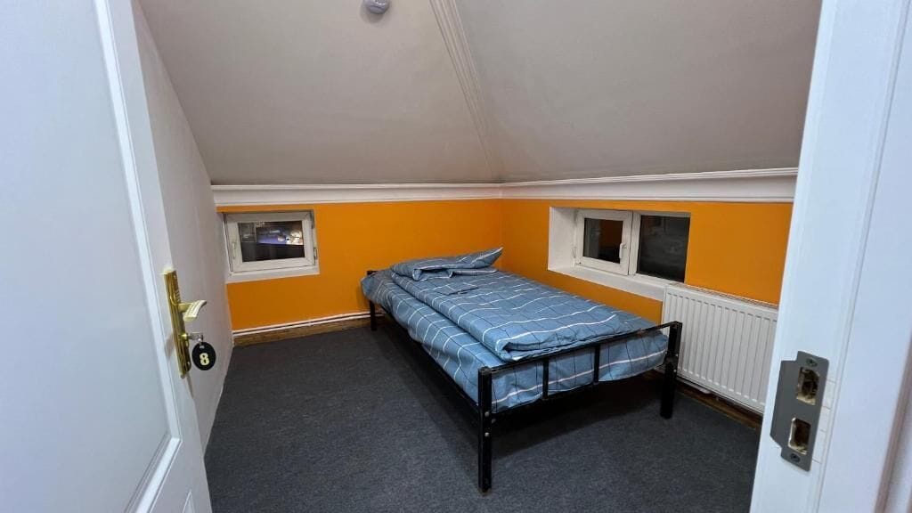 Quarto econômico, 1 cama de solteiro | Ferros/tábuas de passar roupa, Wi-Fi de cortesia