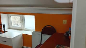 Quarto econômico, 1 cama de solteiro | Ferros/tábuas de passar roupa, Wi-Fi de cortesia