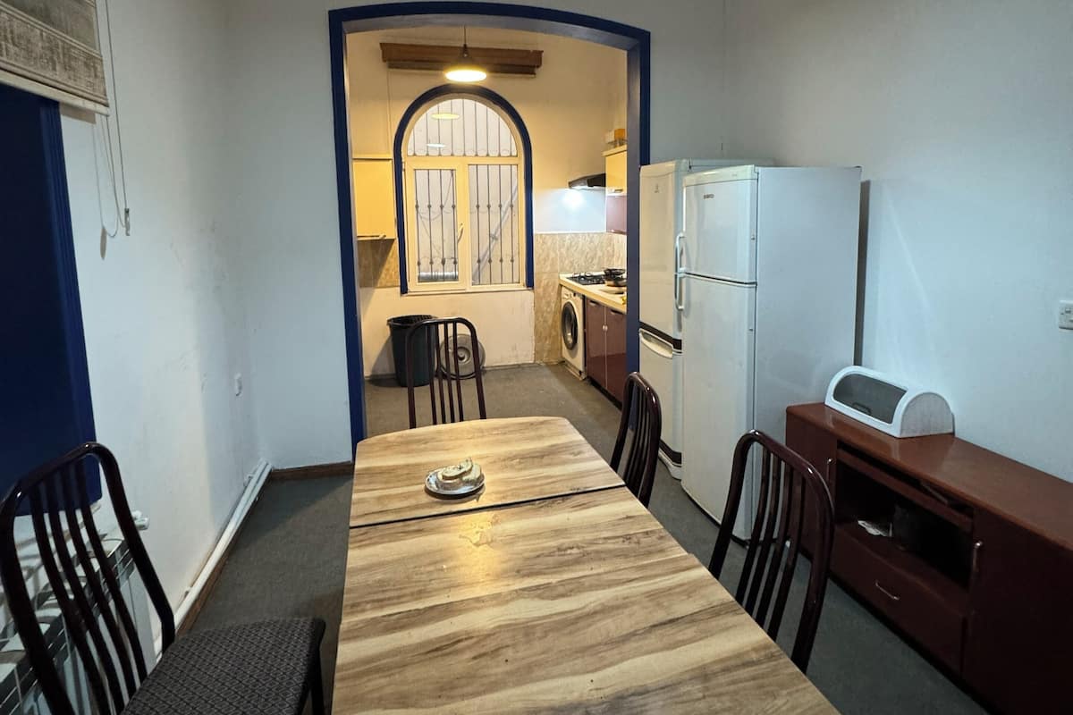 Iron/ironing board, free WiFi, bed sheets