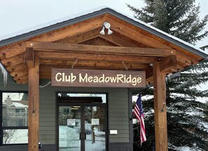 Exterior detail - Cozy 2 bedroom condo with Mountain View  in perfect Fraser location (Fraser)