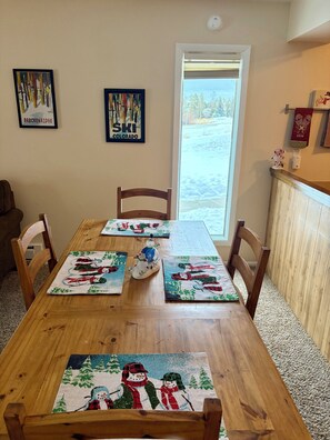Dining - Cozy 2 bedroom condo with Mountain View  in perfect Fraser location (Fraser)