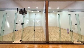 Fitness facility - Cozy 2 bedroom condo with Mountain View  in perfect Fraser location (Fraser)