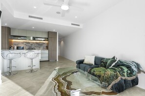 Apartment | Living room - Bright 1-bed Apartment in Brisbane CBD (Brisbane)