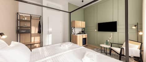 In-room safe, free WiFi, bed sheets