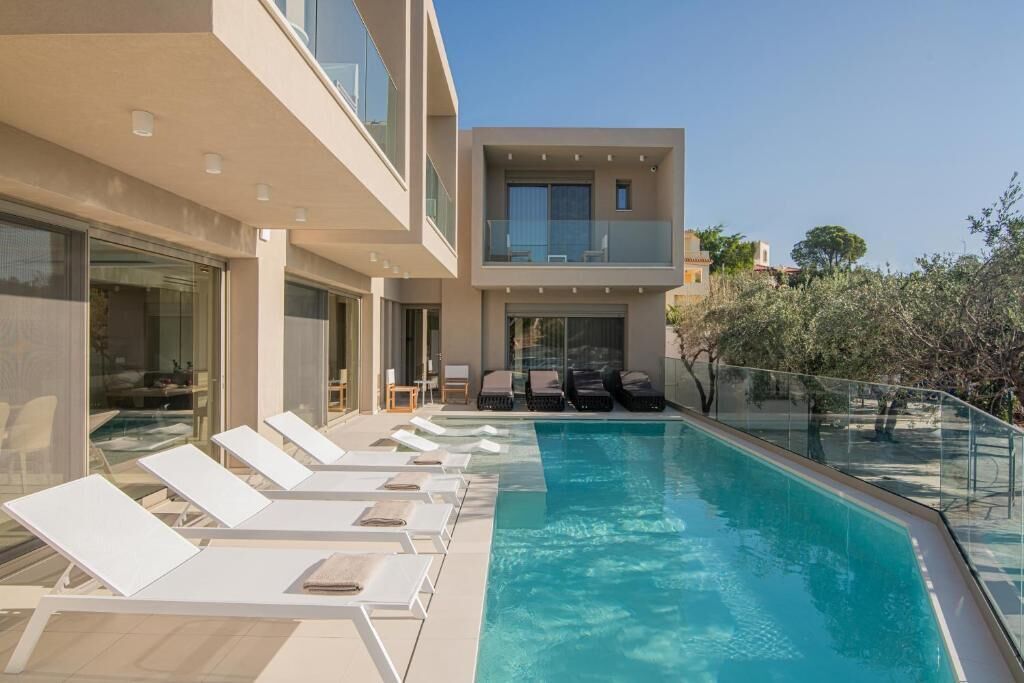 Outdoor pool, sun loungers