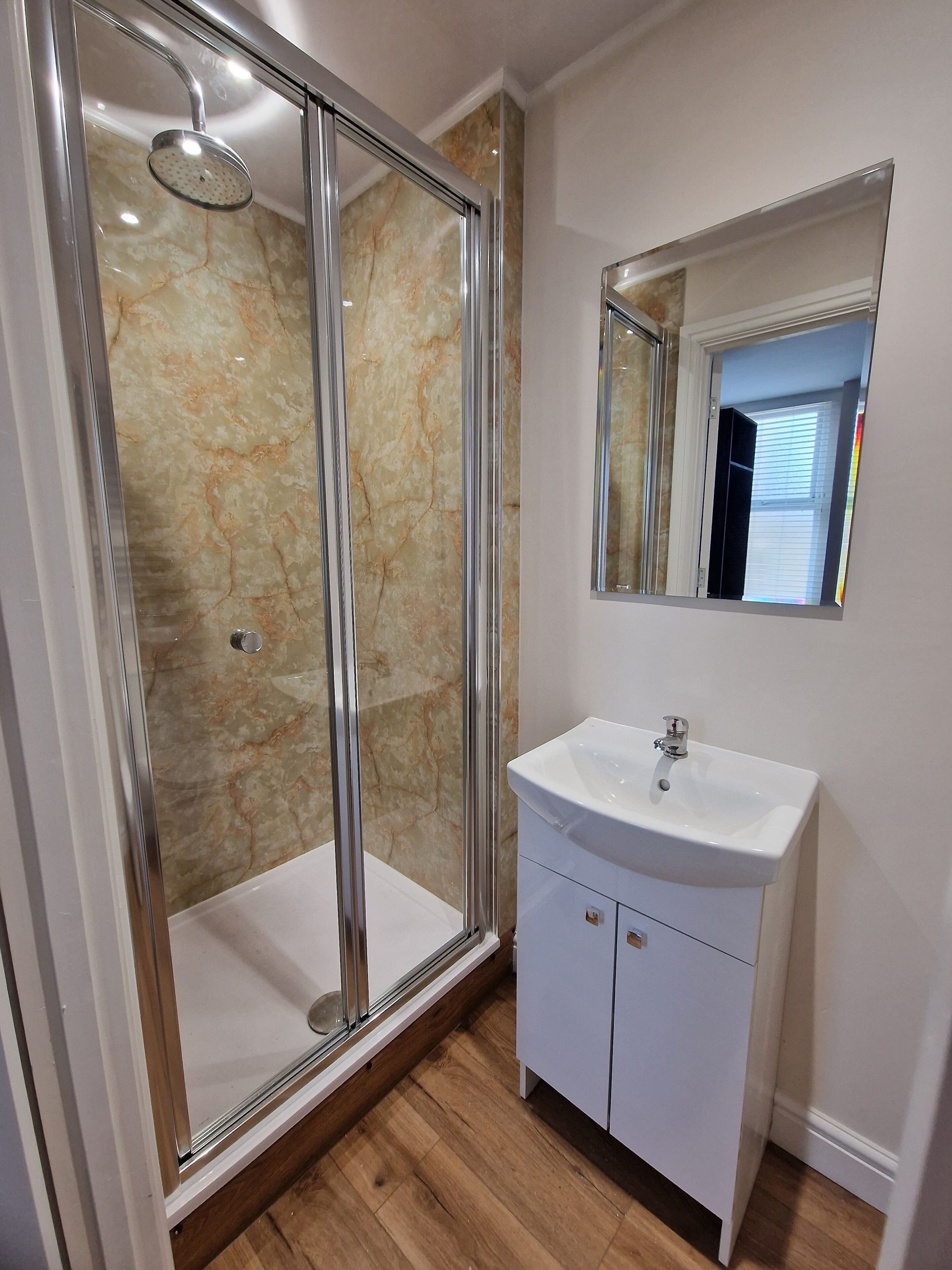 Departamento | Baño | Regadera, regadera tipo lluvia, secadora de cabello, toallas 