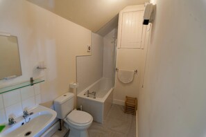 Cottage | Badkamer | Een bad