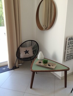 Interior - Appartement proche du centre historique, terrasse, clim et garage privé fermé. (Arles)