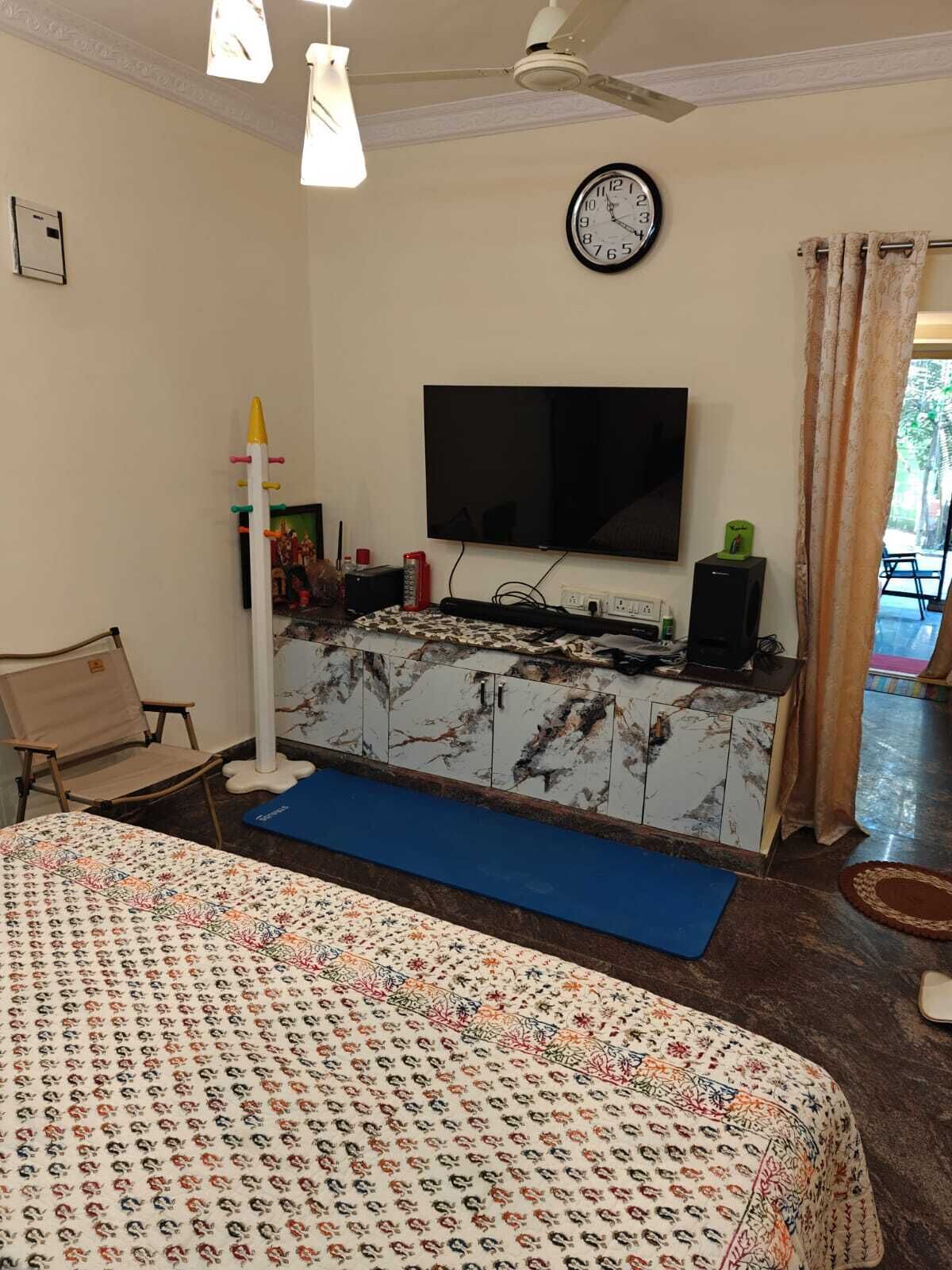 واي فاي مجانًا وملاءات أسرّة