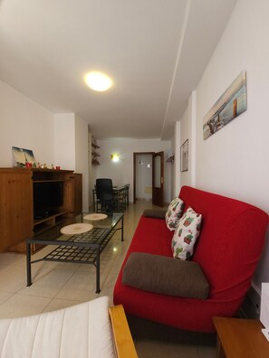 Ferienhaus, 2 Schlafzimmer, Terrasse, Stadtblick | Wohnzimmer