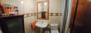 Ferienhaus, 2 Schlafzimmer, Terrasse, Stadtblick | Badezimmer