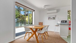 Dining - Coastal Comfort at Malua Bay (Malua Bay)