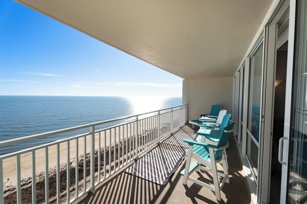 Property grounds - Oceanfront Carousel Condo • Beach Access Resort (Ocean City)