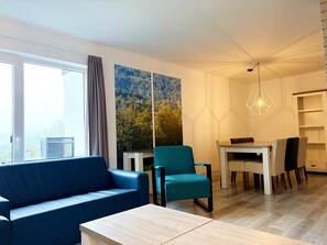 House | Living room - 3-bedroom Holiday Home for 6 People (Oberhambach)