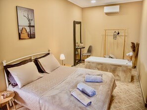 5 bedrooms, iron/ironing board, travel cot, free WiFi - Villa Verve Dassia with private pool (Dassia)