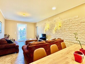 TV - Villa Verve Dassia with private pool (Dassia)