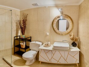 Shower, hair dryer, towels - Villa Verve Dassia with private pool (Dassia)