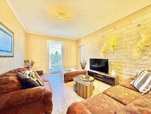 TV - Villa Verve Dassia with private pool (Dassia)