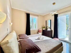 5 chambres, fer et planche à repasser, lit parapluie, Wi-Fi gratuit