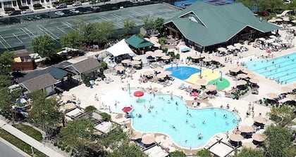 Bayside Resort 4BR 3.5BA New Listing Near Pools Pet Friendly 1 Dog <;;30 Lbs