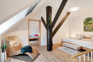 Iron/ironing board, WiFi, bed sheets - Apartment 'Frieseneck' with Private Garden and Wi-Fi (Zetel)
