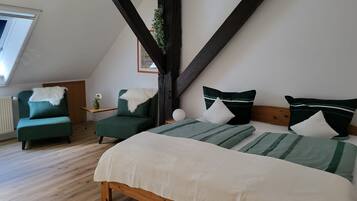 Tabla de planchar con plancha, wifi, ropa de cama