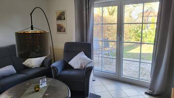 Una televisión, un reproductor estéreo