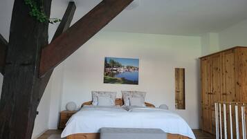 Iron/ironing board, WiFi, bed sheets