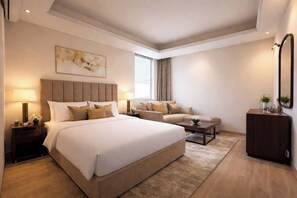 خزنة داخل الغرفة وستائر تعتيم ومكواة/لوح كي وواي فاي مجانًا