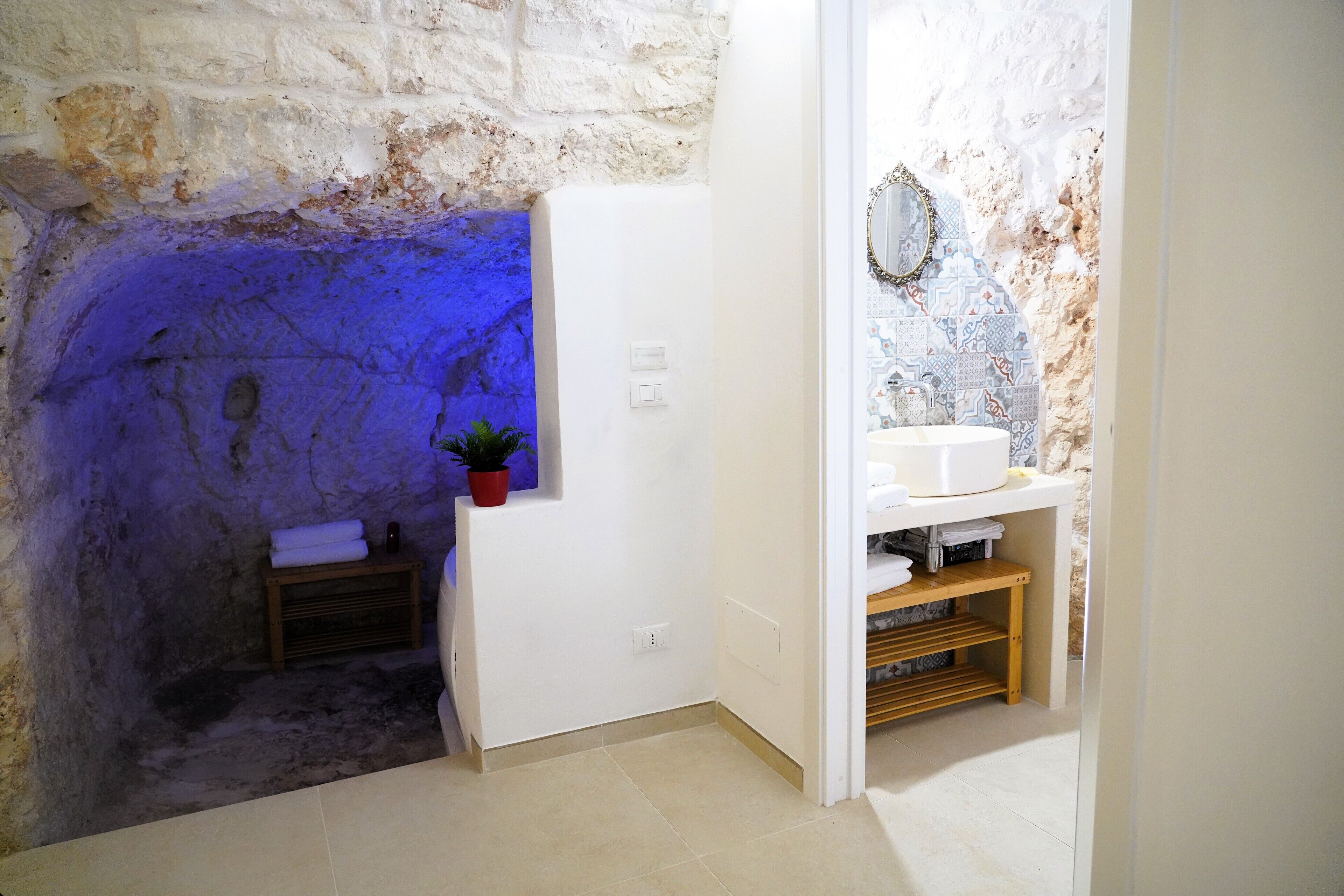 Superior House, 1 Queen Bed, Private Bathroom, City View | Private spa tub