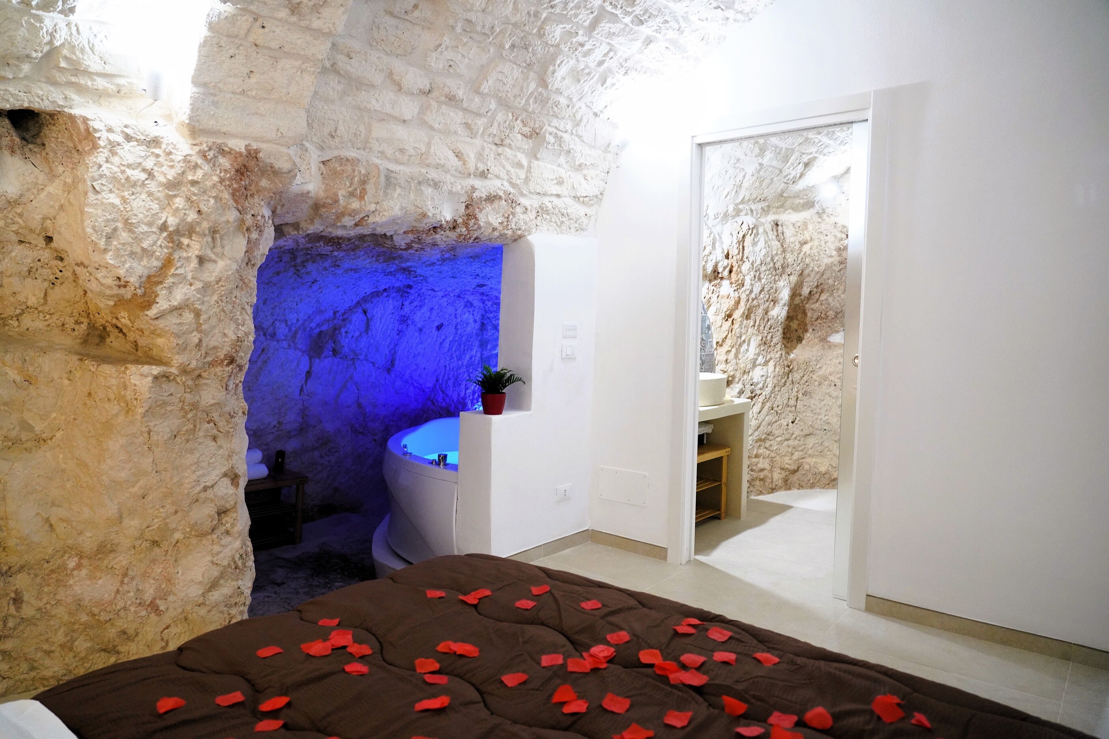 Superior House, 1 Queen Bed, Private Bathroom, City View