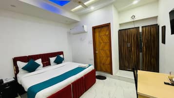 Habitación Deluxe doble, balcón | Escritorio y wifi gratis