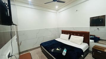 Deluxe-Doppelzimmer, Balkon | Schreibtisch, kostenloses WLAN, Bettwäsche