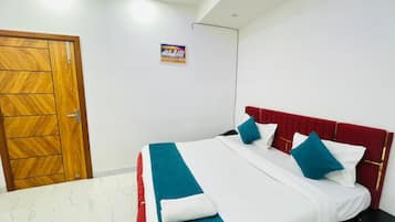 Habitación Deluxe doble, balcón | Escritorio y wifi gratis