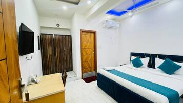 Habitación Deluxe doble, balcón | Escritorio y wifi gratis