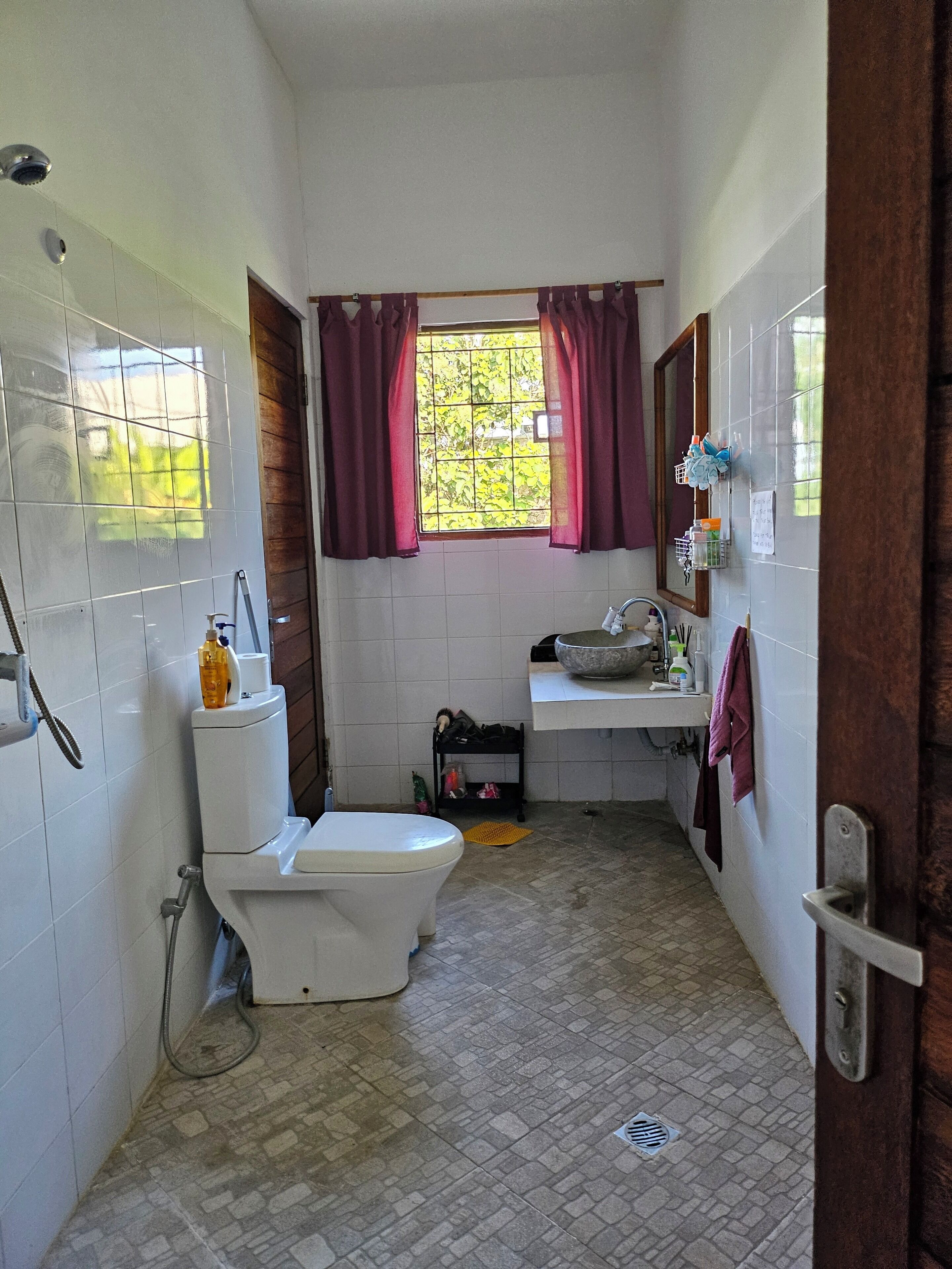 基础开间, 露台, 花园景观 | 浴室 | 免费洗浴用品、毛巾、肥皂、洗发水