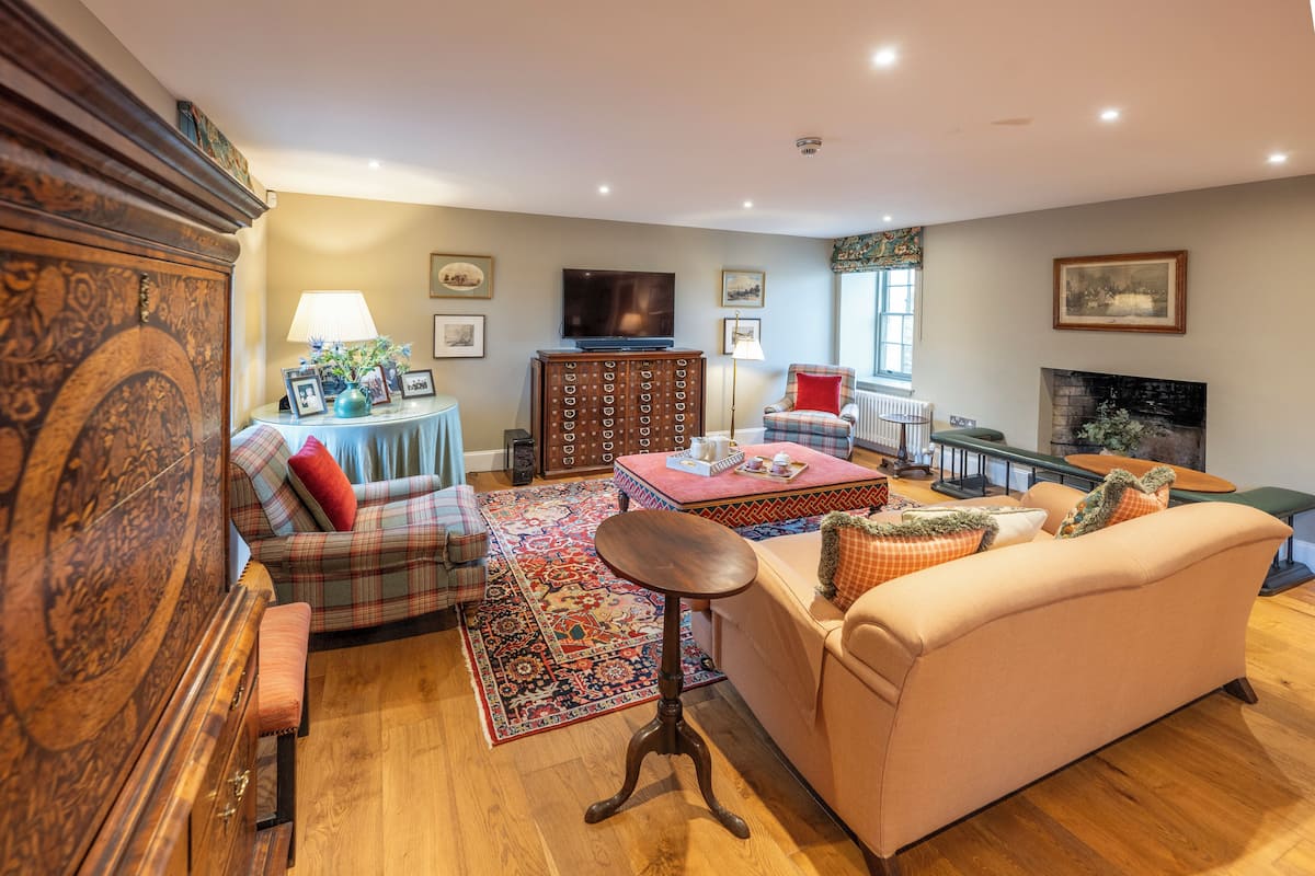 Ferienhaus, 3 Schlafzimmer | Wohnbereich | 32-Zoll-Smart-TV mit Kabelempfang