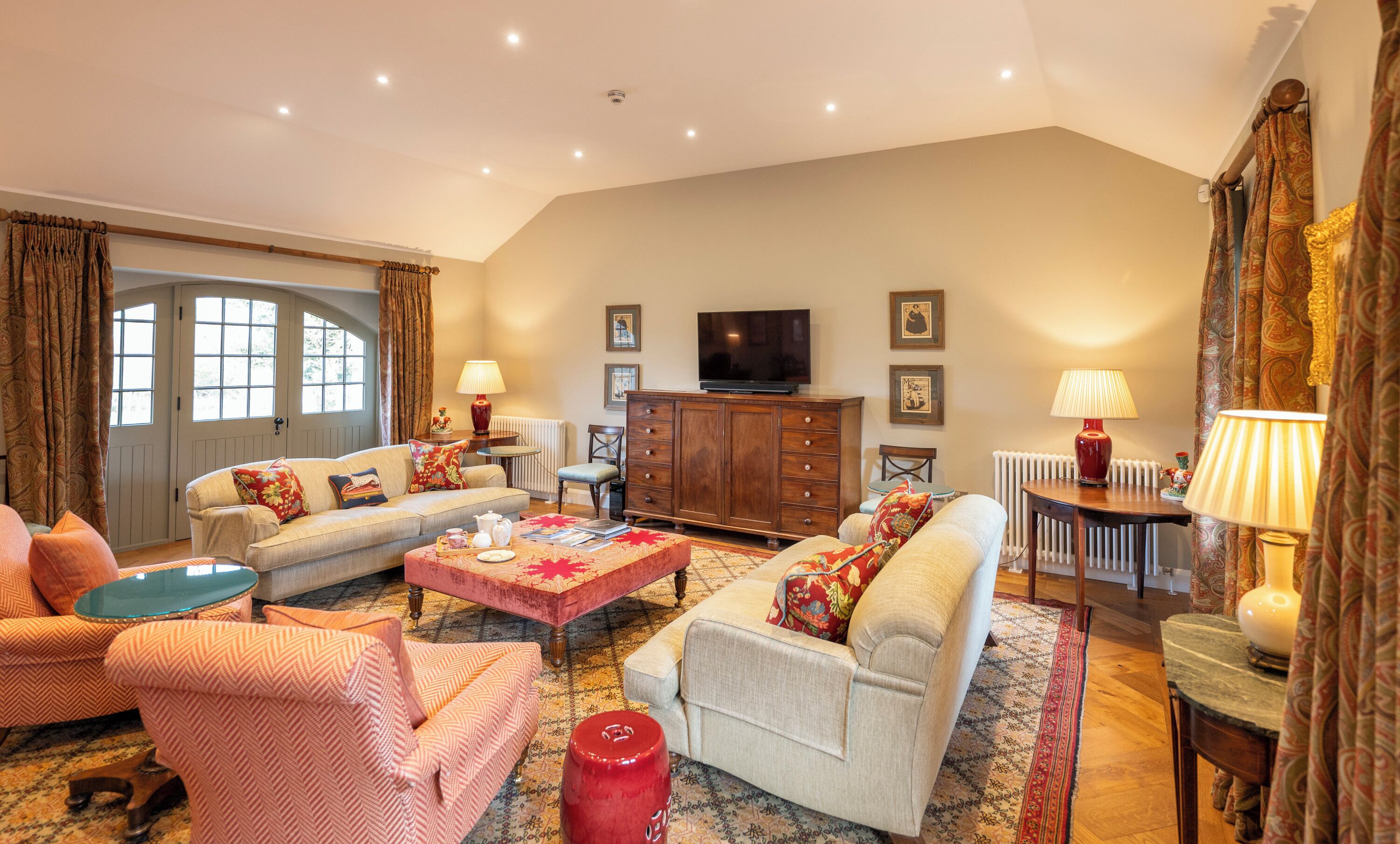 Rumah, 3 kamar tidur, pemandangan kebun | Area keluarga | Smart TV 32-inci dengan saluran TV kabel