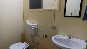 Toalettartikler (inkludert), håndklær, såpe og sjampo