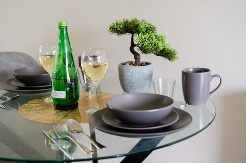 Solihull House | Free Parking | NEC | Airport
