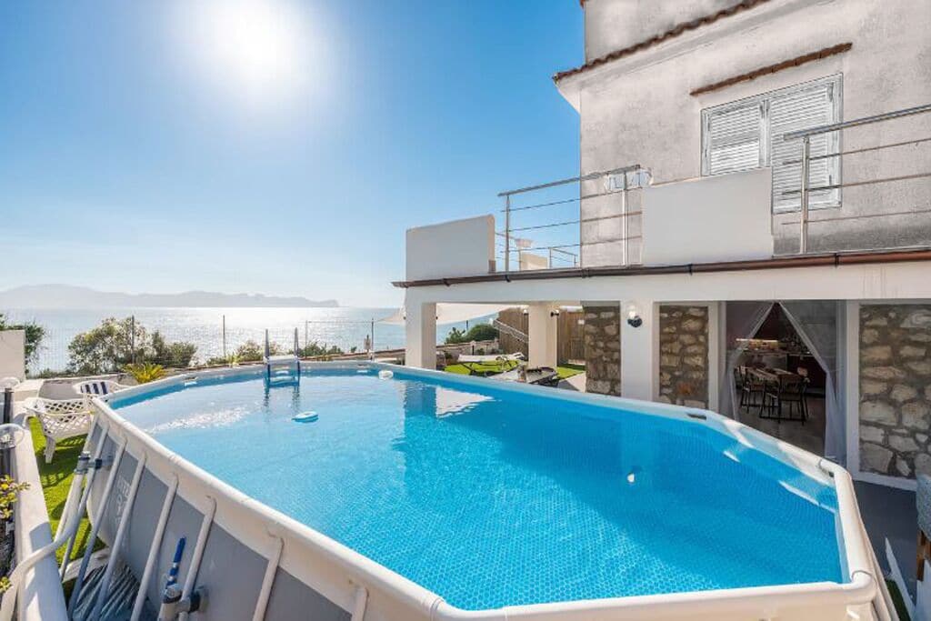 حمّام سباحة خارجي