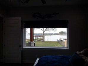 Iron/ironing board, WiFi, bed sheets - New Construction Lake Front home in Willis, Texas (Willis)