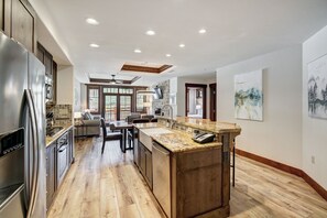 Interior - Luxury 2 Bedroom Condo with Mountain View 2 Condo (Breckenridge)